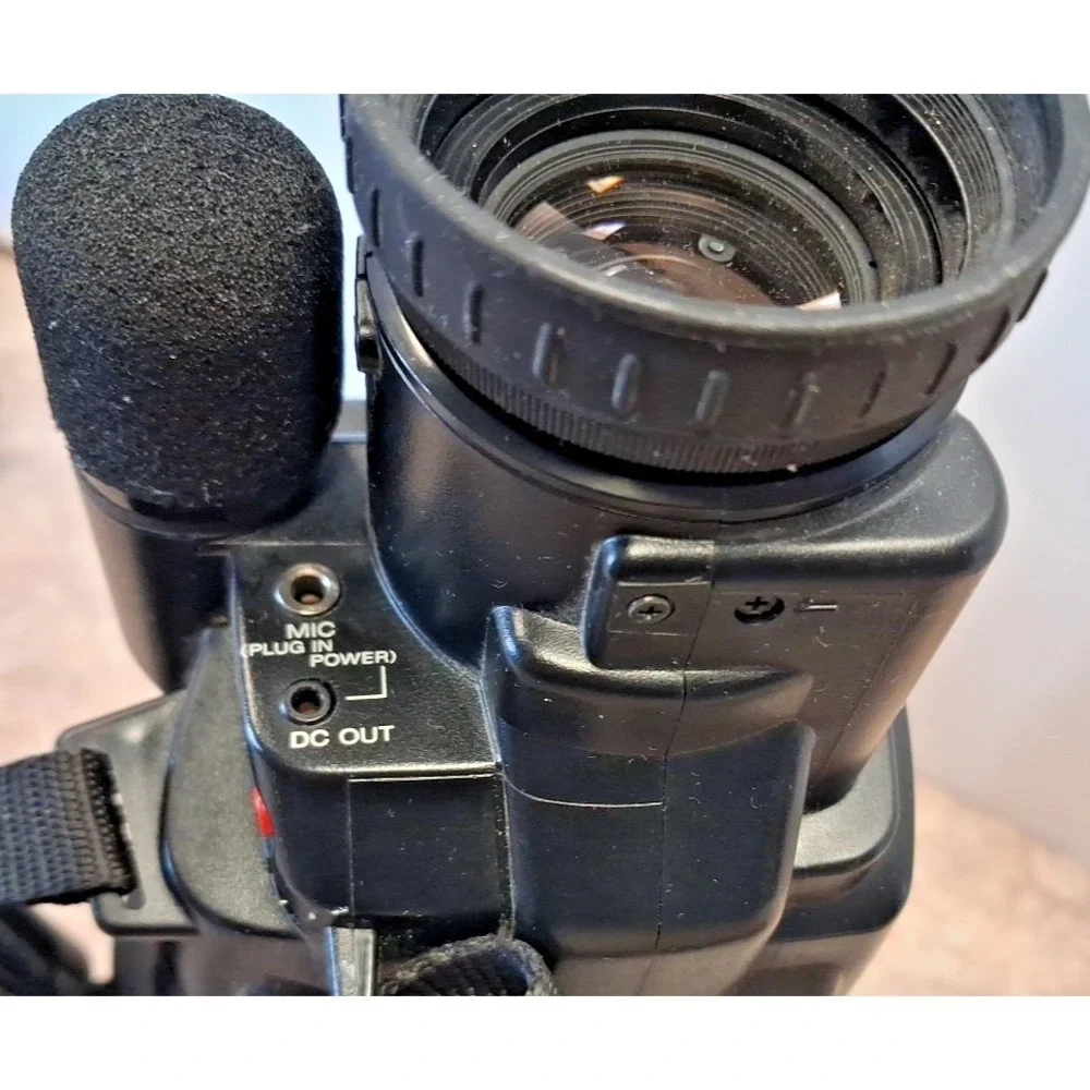 Vintage Nikon ACTION 8 VN-830 8mm Video Camera Recorder